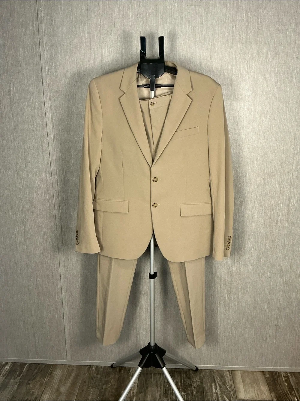 Zara Men's Beige Two-Piece Suit - Blazer & Trousers